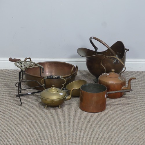 502 - A large antique copper two handled Jam Pan, together with copper kettle, copper pan, brass kettle, e... 