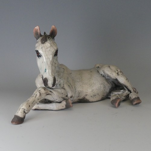 100 - Keza Rudge (British 20th century) a studio pottery Raku Horse, modelled in recumbent position with h... 