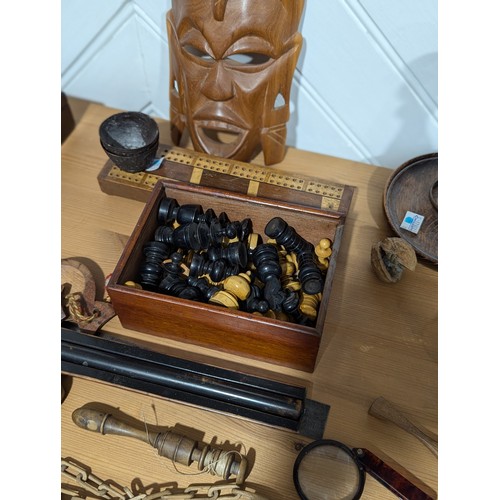 525 - A collection of antique and later Treen, including; a near complete set of antique treen Chess piece... 