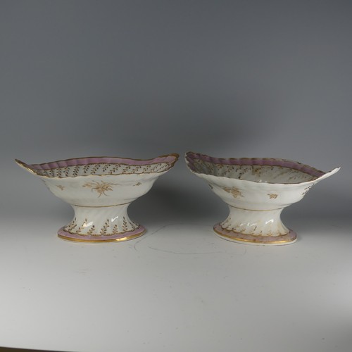 53 - An extensive and fine Chamberlain's Worcester porcelain part Dinner Service, comprising two Comports... 