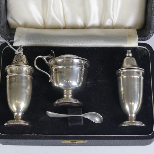 35 - A cased Elizabeth II silver three piece Cruet Set, by Viner's Ltd., hallmarked Sheffield, 1959/60, t... 