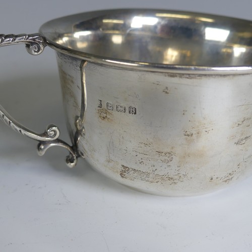 15 - A George V silver Sugar Bowl, by William Neale & Son Ltd., hallmarked Birmingham 1926, of plain ... 