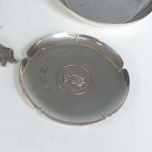 21 - A George V silver Tea Strainer, by Angora Silver Plate Co Ltd., hallmarked Birmingham 1937, of ... 