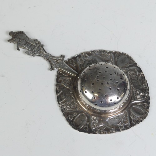 21 - A George V silver Tea Strainer, by Angora Silver Plate Co Ltd., hallmarked Birmingham 1937, of ... 