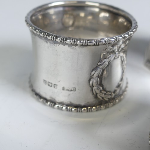 16 - A pair of George V silver Napkin Rings, hallmarked Birmingham 1923, with vacant laurel wreath cartou... 