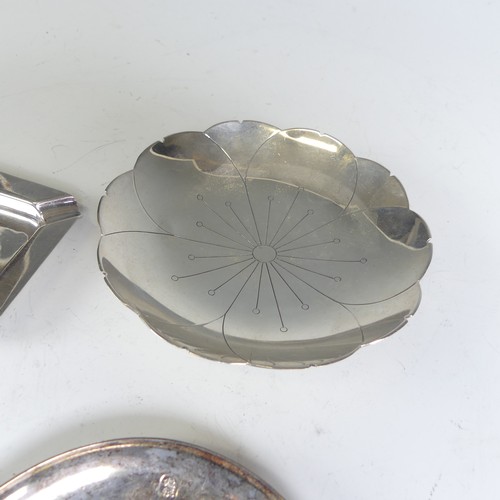 43 - A George VI silver Pin Dish, by Roberts & Belk Ltd., hallmarked Sheffield 1944, of foliate ... 