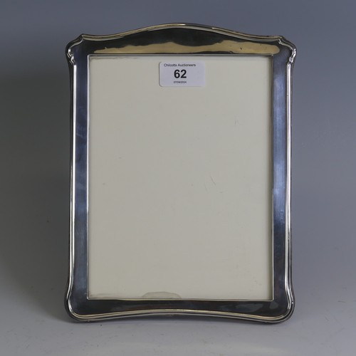 62 - A George V silver mounted Easel Frame, by Walker & Hall, hallmarked Birmingham 1925, with wooden... 