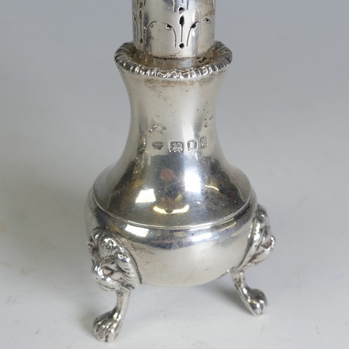 81 - A George V silver three piece Cruet Set, by Goldsmiths & Silversmiths Co Ltd., hallmarked London... 