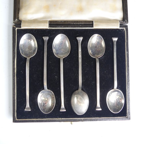 91 - A cased set of six George V silver seal top Coffee Spoons, by Duncan & Scobbie, hallmarked Sheff... 