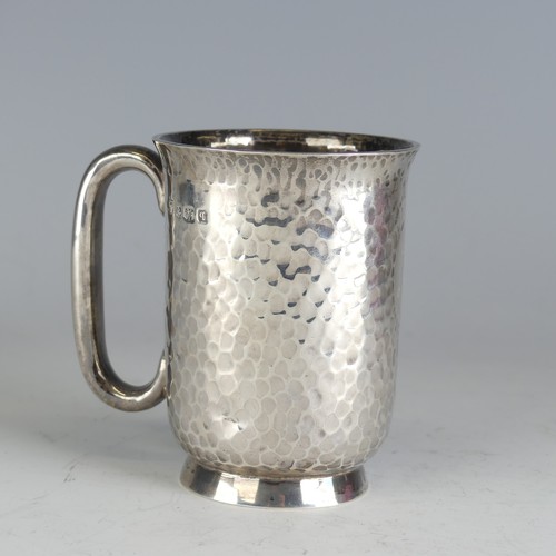 66 - A George V silver Mug, by Thomas Edward Atkins, hallmarked Birmingham 1915, of cylindrical form with... 