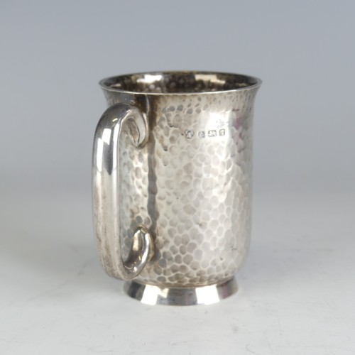 66 - A George V silver Mug, by Thomas Edward Atkins, hallmarked Birmingham 1915, of cylindrical form with... 