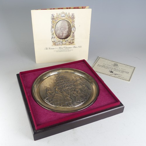 104 - A Birmingham Mint 1976 'Victoria and Albert' silver Christmas Plate, hallmarked Sheffield 1976, a li... 