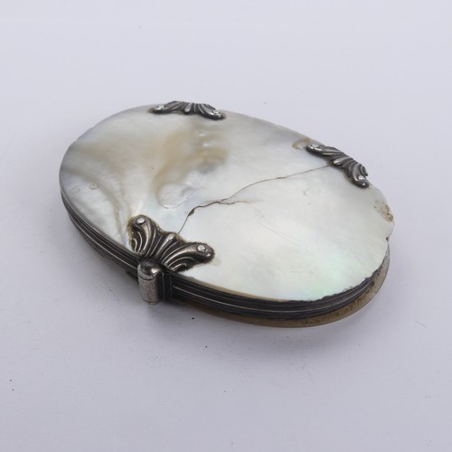 93 - A George III silver mounted mother of pearl Magnifying Glass, of traditional form with rotating oval... 