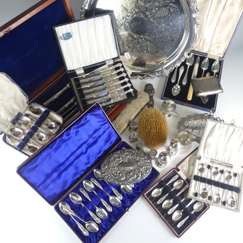 106 - A cased set of six George V silver Coffee Spoons, hallmarked Sheffield, 1925, together with a silver... 