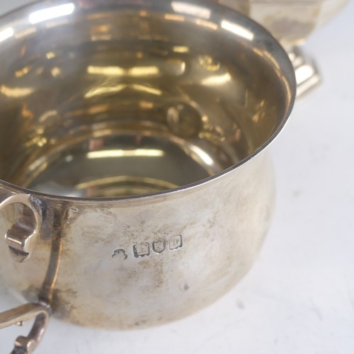 119 - A George V silver Sauce Boat, by S Blanckensee & Son Ltd., hallmarked Birmingham 1920, of tradit... 