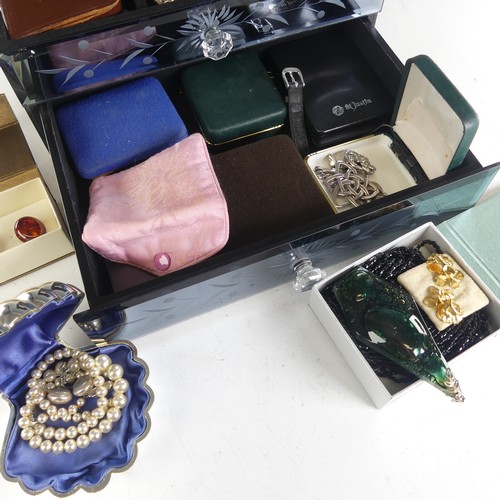 293 - A quantity of Jewellery and Costume Jewellery, including a 9ct gold mounted amethyst ring, Size K, a... 