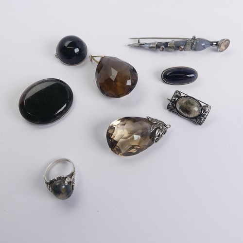 298 - A Scottish grey agate Dirk Brooch, 8cm long, together with two facetted pear shaped citrine pendants... 