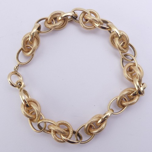 270 - An 18ct yellow gold Bracelet, with alternate textured and polished interlocking and circular links, ... 