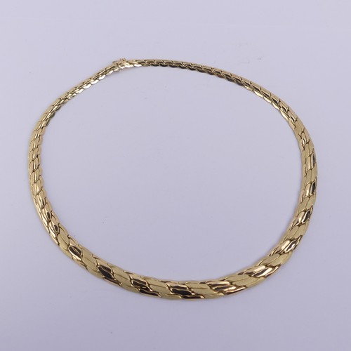 252 - A graduated 18ct yellow gold Necklace, formed of stylised textured and polished bricklinks, with int... 