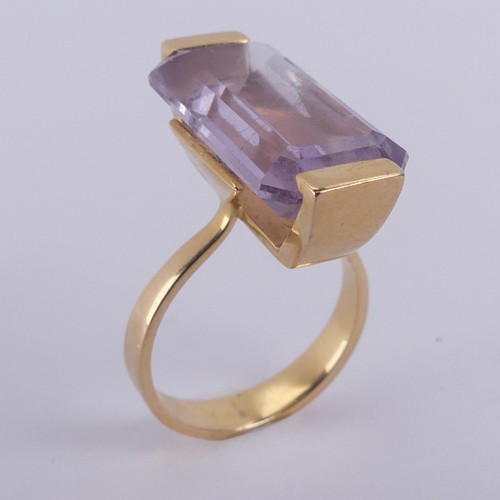 184 - An amethyst Dress Ring, the pale emerald cut stone mounted in 18ct yellow gold, with French marks, 2... 