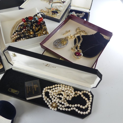 313 - A quantity of Costume Jewellery, including a silver bracelet, the oval centres inset with multi-ston... 