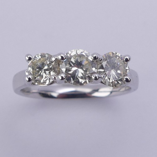 199 - A three stone diamond Ring, the brilliant cut stones claw set in 18ct white gold, total diamond weig... 