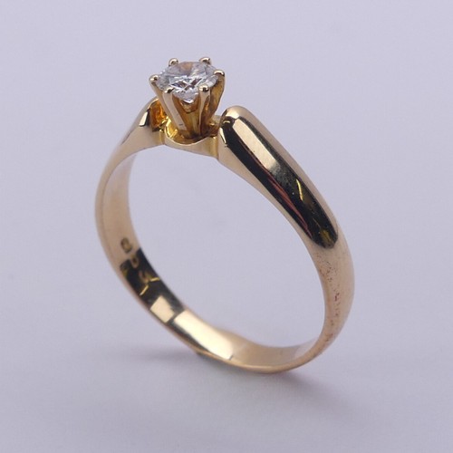 207 - A single stone diamond Ring, the brilliant cut stone approx. 0.25ct, six claw set in 18ct yellow gol... 