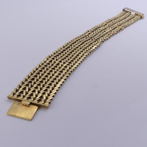 273 - An 18ct yellow gold mesh Bracelet, with integral clasp and diamond set safety bar, 2.8cm wide, 19cm ... 