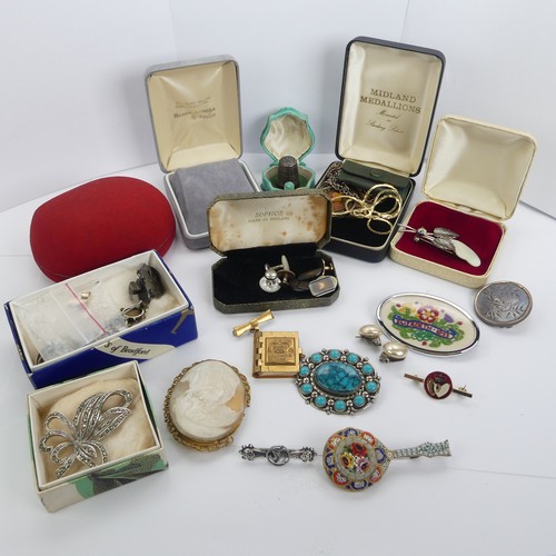 327 - A quantity of Jewellery and Costume Jewellery, including a 22ct yellow gold band, Size P, 5.3g, a 9t... 