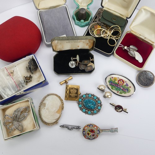 327 - A quantity of Jewellery and Costume Jewellery, including a 22ct yellow gold band, Size P, 5.3g, a 9t... 