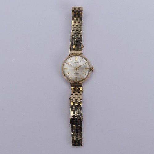 135 - A 9ct gold lady's Rotary Wristwatch, the silvered circular dial with 21-jewels movement, 21mm diamet... 