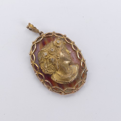 268 - A 9ct yellow gold mounted agate Pendant, in the antique French style, the centre with applied gold f... 