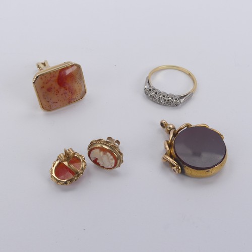 334 - A 15ct gold swivel Fob, set bloodstone and carnelian, together with a 9ct gold fob set agate, a smal... 