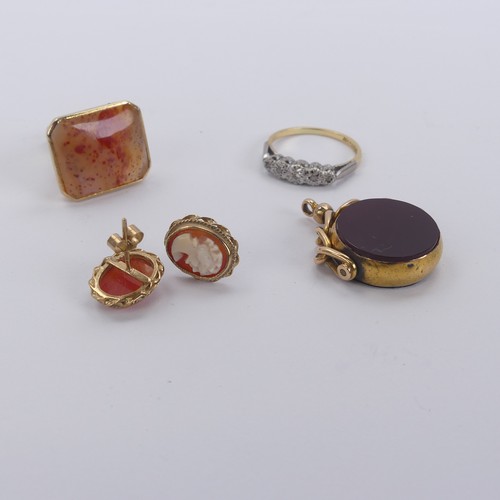 334 - A 15ct gold swivel Fob, set bloodstone and carnelian, together with a 9ct gold fob set agate, a smal... 