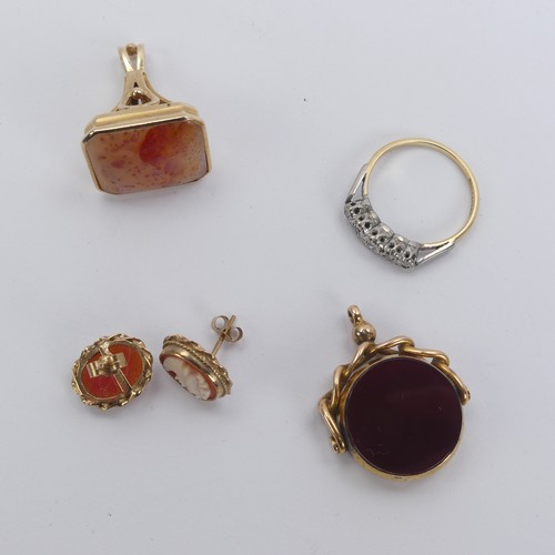 334 - A 15ct gold swivel Fob, set bloodstone and carnelian, together with a 9ct gold fob set agate, a smal... 