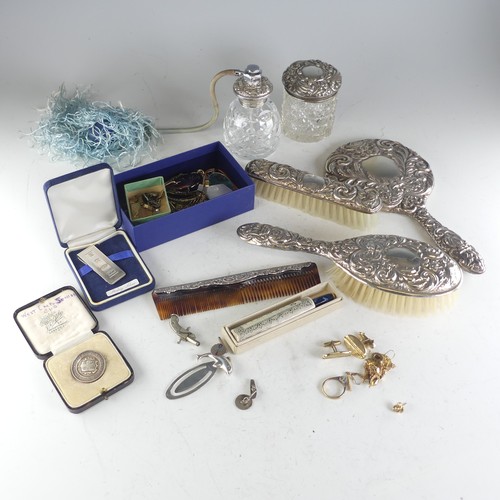 292 - A quantity of Jewellery and Costume Jewellery, including a pair of 9ct yellow gold cufflinks, a 9ct ... 