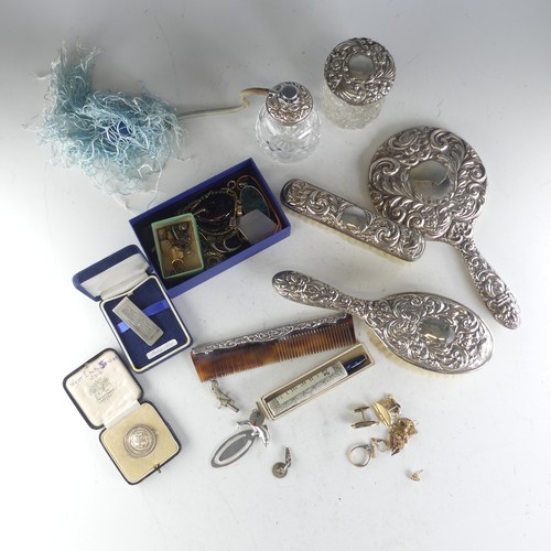 292 - A quantity of Jewellery and Costume Jewellery, including a pair of 9ct yellow gold cufflinks, a 9ct ... 