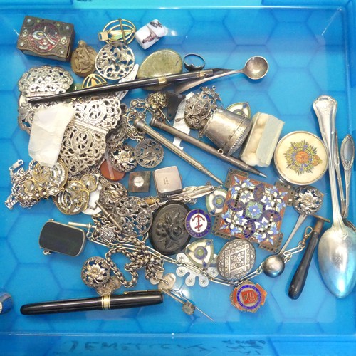 306 - A good and interesting collection of Jewellery and Costume Jewellery, including two 1930's Neiger Br... 