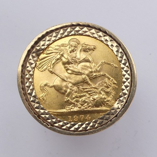 359 - An Elizabeth II gold Sovereign, dated 1974, in 9ct gold ring mount, Size Y, total weight 15.3g.... 