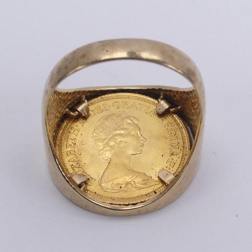 359 - An Elizabeth II gold Sovereign, dated 1974, in 9ct gold ring mount, Size Y, total weight 15.3g.... 