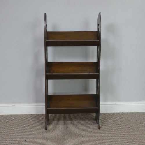 560 - A Glasgow school Arts and Crafts oak Bookshelf/Stand, the sides with stylised piercing, W 45,5 cm x ... 