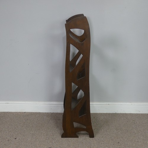 560 - A Glasgow school Arts and Crafts oak Bookshelf/Stand, the sides with stylised piercing, W 45,5 cm x ... 