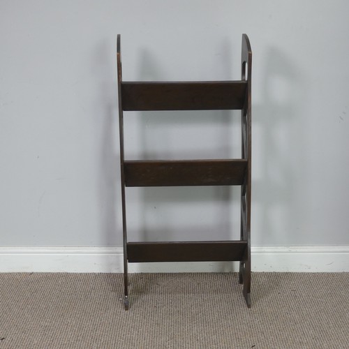 560 - A Glasgow school Arts and Crafts oak Bookshelf/Stand, the sides with stylised piercing, W 45,5 cm x ... 