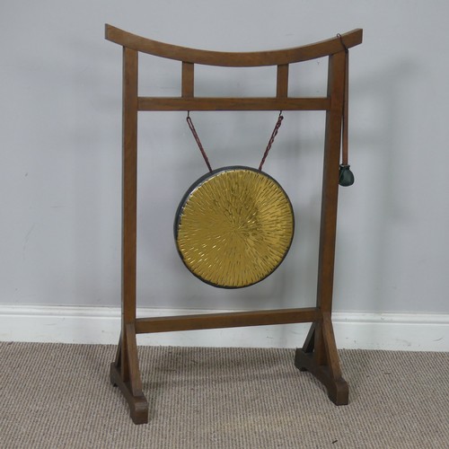 531 - An Arts & Crafts oak Gong in the form of Japanese Torii gate, W 62.5 cm x H 91.5 cm x D 30 cm.... 