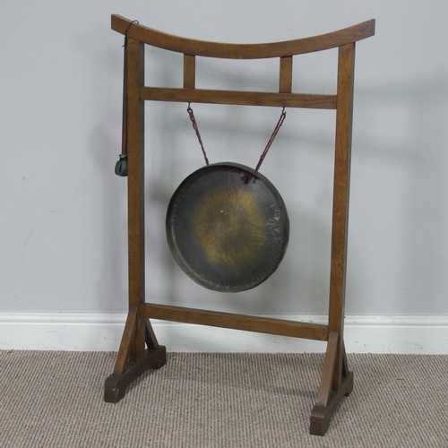 531 - An Arts & Crafts oak Gong in the form of Japanese Torii gate, W 62.5 cm x H 91.5 cm x D 30 cm.... 