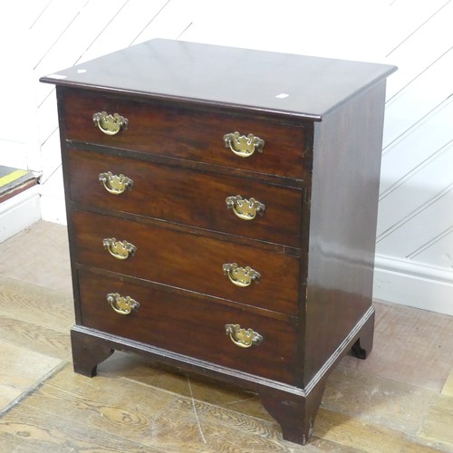 640 - A small Victorian mahogany Chest of drawers, raised on bracket feet, W 62.5 cm x H 71.5 cm x D 45 cm... 