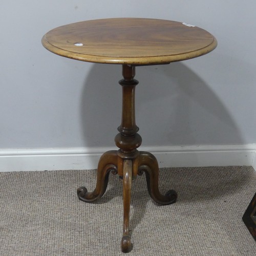 587 - An 18th century style carved oak Table, of small proportions, W 61 cm x H 51 cm x D 43 cm, together ... 