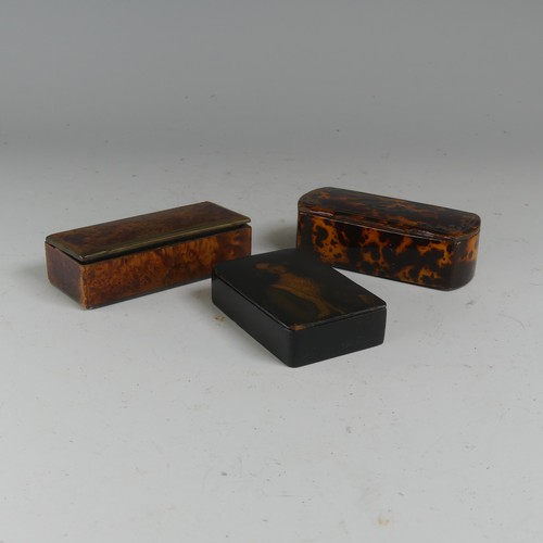 653 - A 19th century tortoiseshell snuff Box, with metal inlay, W 10 cm, together with a 19th century burr... 