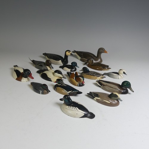 689 - A collection of fifteen Val Bennett cold painted bronze duck and goose Figurines, including ; Greyla... 