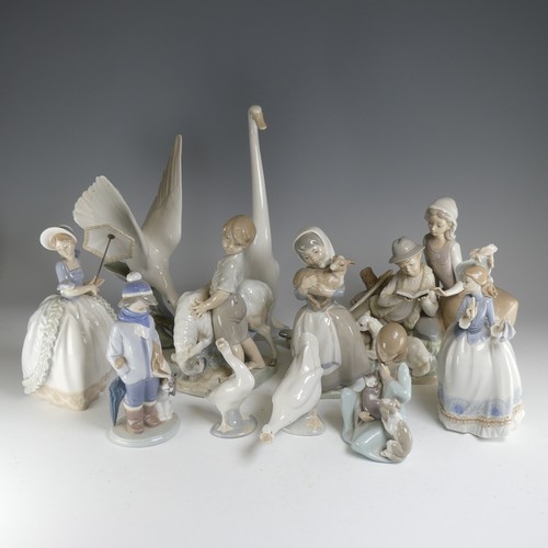 112 - A small quantity of Lladro, to comprise a figural group of a Boy and Girl reading amongst nature, H ... 